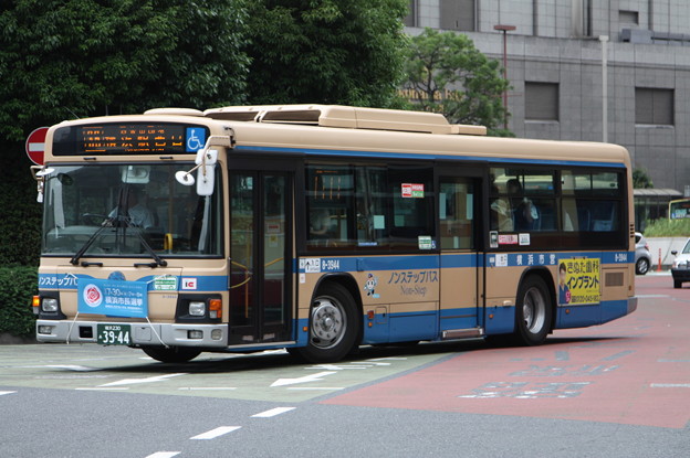 写真: 横浜市営バス　8-3944号車