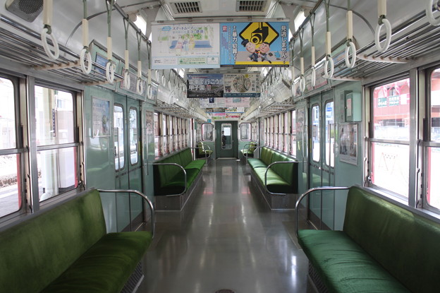 写真: 神戸電鉄1000系の車内