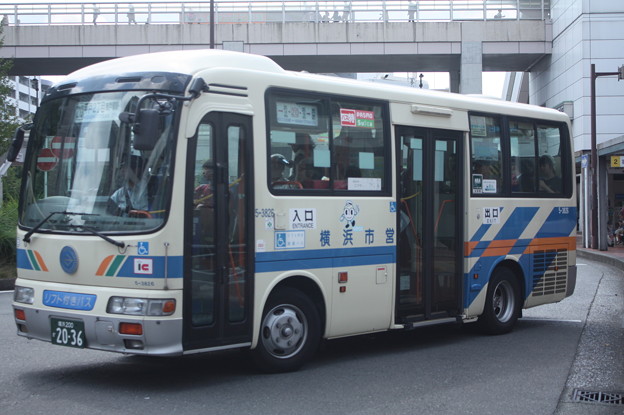 写真: 横浜市営バス　5-3826号車