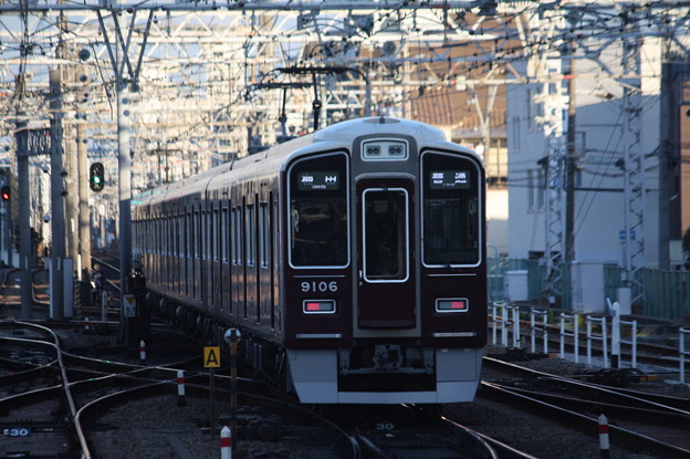 写真: 阪急神戸線　9000系9006F　普通 阪急梅田 行　（1）