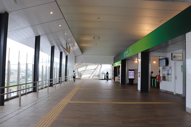 写真: 常磐線　神立駅　改札前コンコース