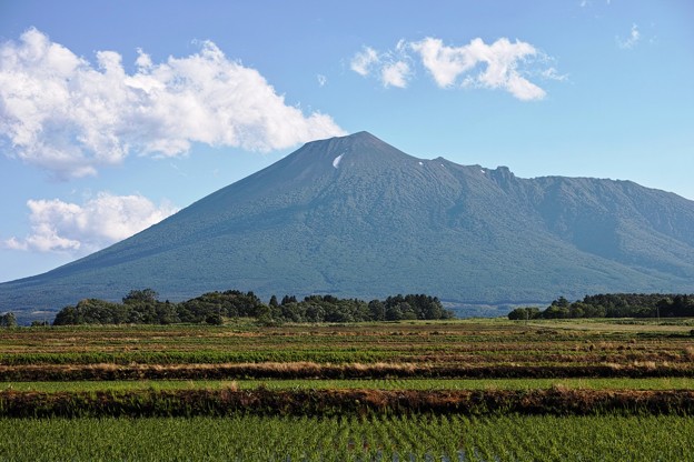 ０４．松尾八幡平ＩＣ付近から見た岩手山（ＤＰ３メリルで撮影）