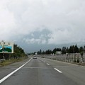 ０１．雲に覆われた東北道からの岩手山