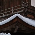 ３５．屋根に積もった銀閣観音堂の雪の厚み