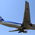 大阪空港で撮りました ANA 777-200