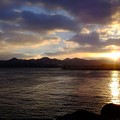 写真: 津軽半島の朝焼けその2、灯台もと暗し
