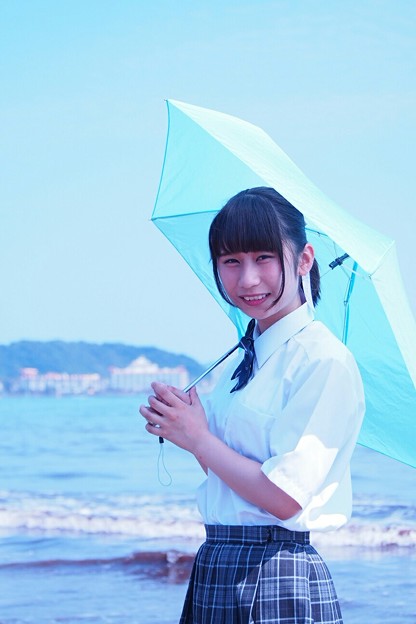 写真: 江ノ島にて、モデル望月玲奈さん