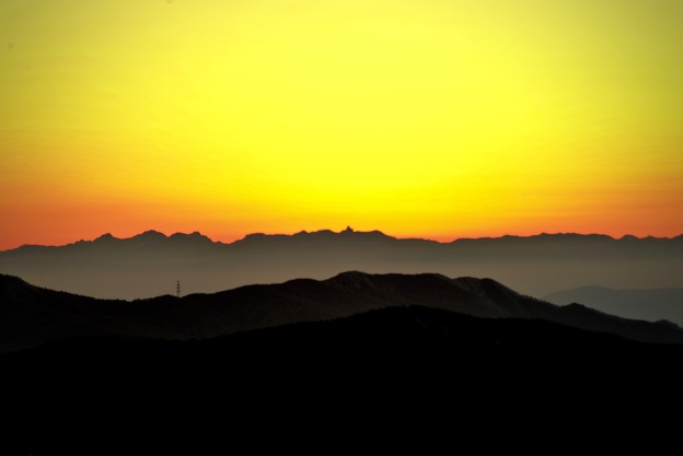 写真: 夕陽に染まる南アルプスの峰々