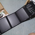 写真: RAVPower 15W Foldable Solar Charger