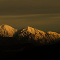 写真: 早朝の雪山