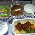 大韓航空エコノミー機内食。...