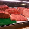 写真: 千葉・芝山町 大衆肉料理 大幸/ショーケースに並んだ和牛の数々！