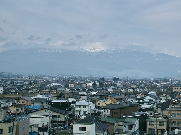写真: 東北新幹線車窓から望む吾妻小富士