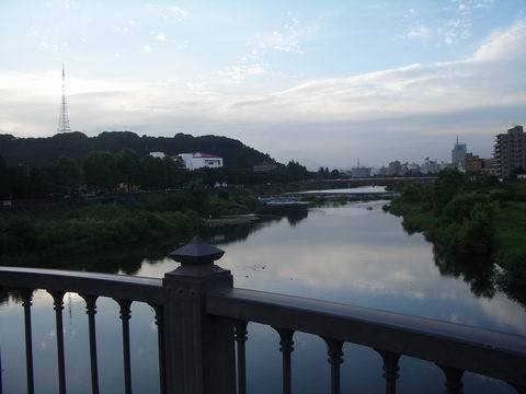 写真: 黄昏時の広瀬川