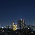 写真: 東京の夜は明るい