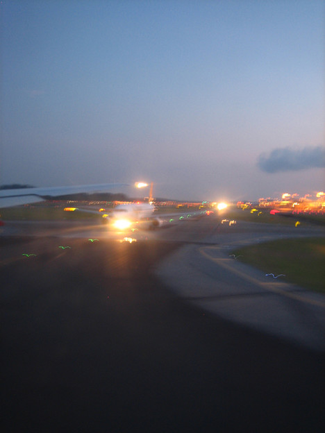ングラライ空港