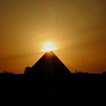 写真: 夕日がピラミッドに・・・だったらいいなっ＾＾；