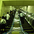 写真: 上野駅：深くて長いエスカレーター