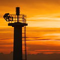 写真: 夕暮れの灯台