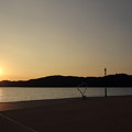 写真: 恋路島、恋人の聖地と夕日