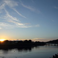 写真: 水俣川の夕日