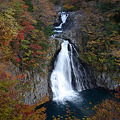 写真: 錦色の法体の滝