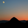 写真: 夕暮れの太白山