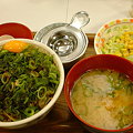 写真: すき屋 ねぎ玉牛丼とん汁サラダセット