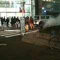 写真: 蒲田駅近くでバイク炎上