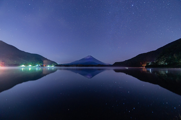 写真: 富士山と星空　精進湖にて　その１