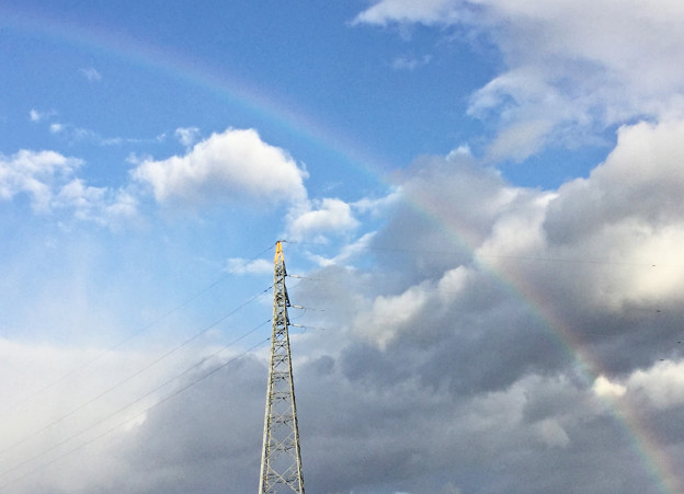 写真: 鉄塔と虹