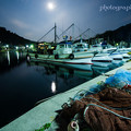 写真: 月夜の港