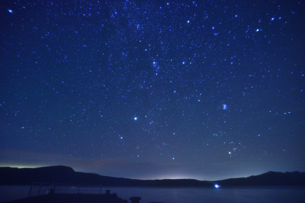 写真: 十和田湖の夜空