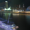 写真: 神戸港の船。