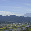 写真: 神奈川松田町から見る富士山