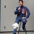 Photos: 藤波貴久選手登場…右膝にはアイシングがされています、右膝靭帯断裂...