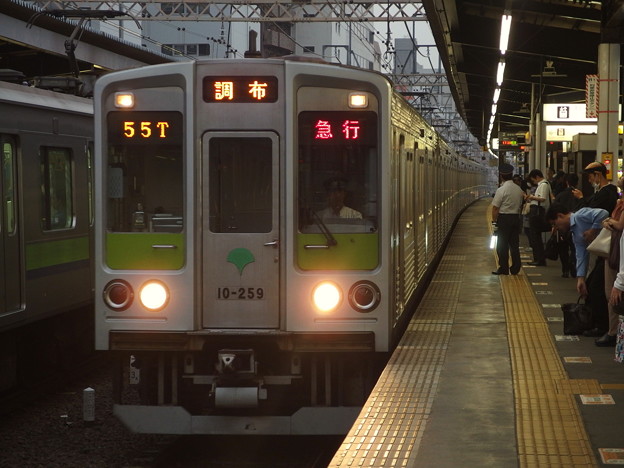 京王線笹塚駅2番線 都営10-250F急行調布行き入線