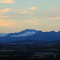 写真: 就実の丘から芦別岳を望む