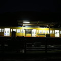 写真: 夜の始発駅