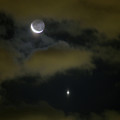 写真: 月と金星が接近した夜明け前(3)