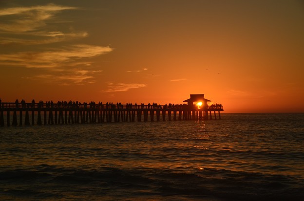 写真: The Sunset at the Pier