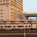 写真: 名古屋臨海高速鉄道(あおなみ線)1000形 レゴランドラッピング