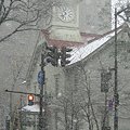 写真: 雪の日のさっぽろ時計台