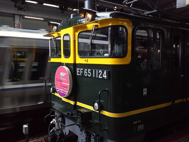 先ほど大阪駅にて、「特別なトワイライトエクスプレス」の下りラストランをお見送り致しました。 たくさんの夢が詰まった、我々の憧れの列車です。