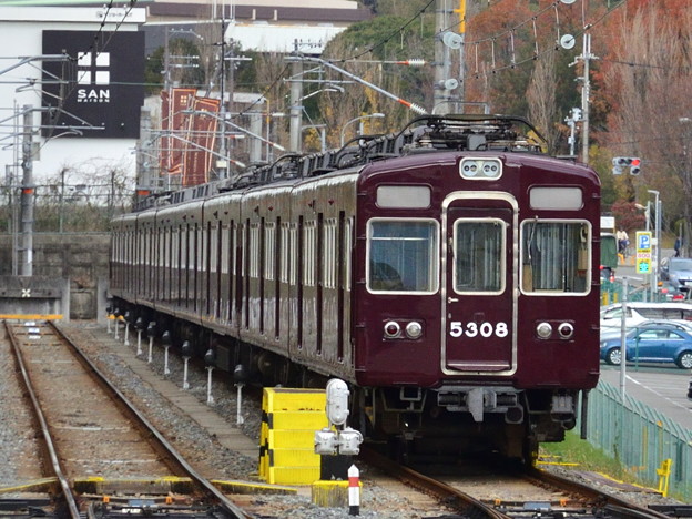写真: 2018_1219_120238阪急千里線　北千里駅の北側の引き上げ線