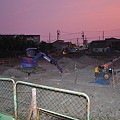 写真: 夕暮れ。紫の空と工事現場DSC_1404
