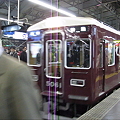 写真: 阪急電車　上り普通電車が入線