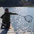 写真: 東山湖でお気楽友釣り