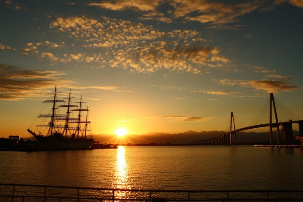 写真: 今日の１枚＞海王丸パークの夜明け IMG_5993