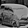 雪の被った車